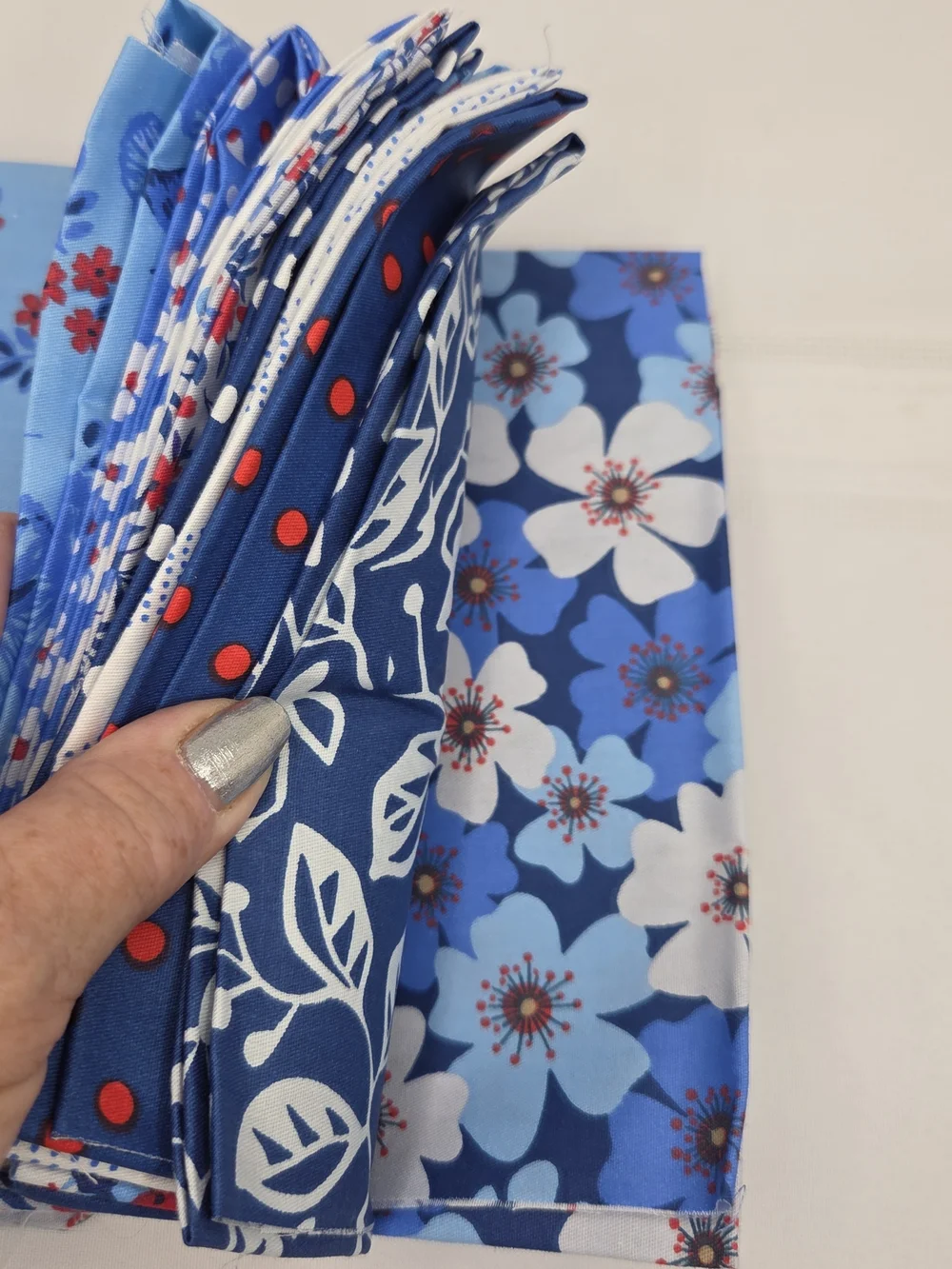 Mrs.Quilty PremiumFabrics For Quilting 12 Pieces 21.6